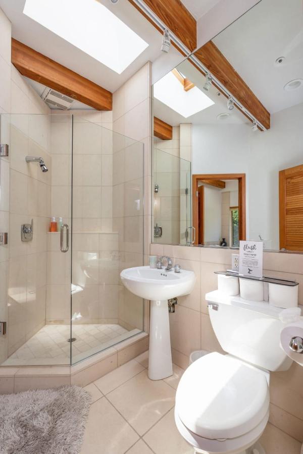 האף מון ביי Luxury Beachfront Penthouse Walk To The Beach Restaurants Entertainment מראה חיצוני תמונה